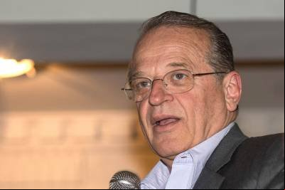 Redemocratização imperfeita e inacabada, diz Tarso Genro