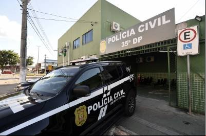 Homem é preso após agredir cartomante por não gostar de leitura de tarô